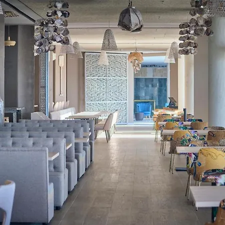 מלון Bahia By Qhotels 4*